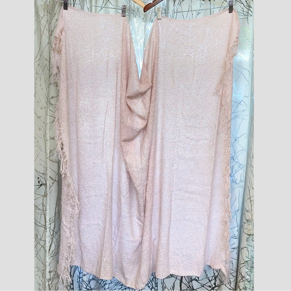 FREE PEOPLE big light pink fringe knit big blanket scarf - Picture 2 of 5